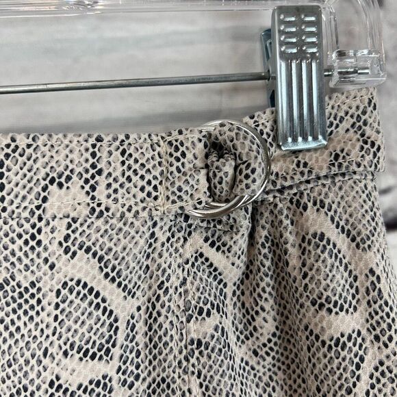 Free People Women's Ivory Snakeskin Print Mini Skirt Size 2 - Picture 4 of 12